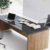 Escritorio de oficina con cajones